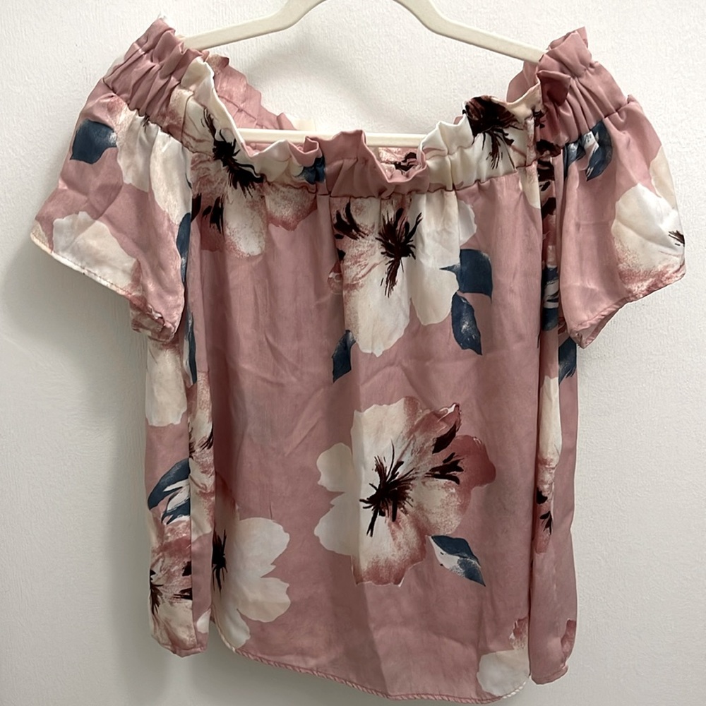 Haute Monde Off Shoulder Floral Top Size Medium EUC Looks never worn